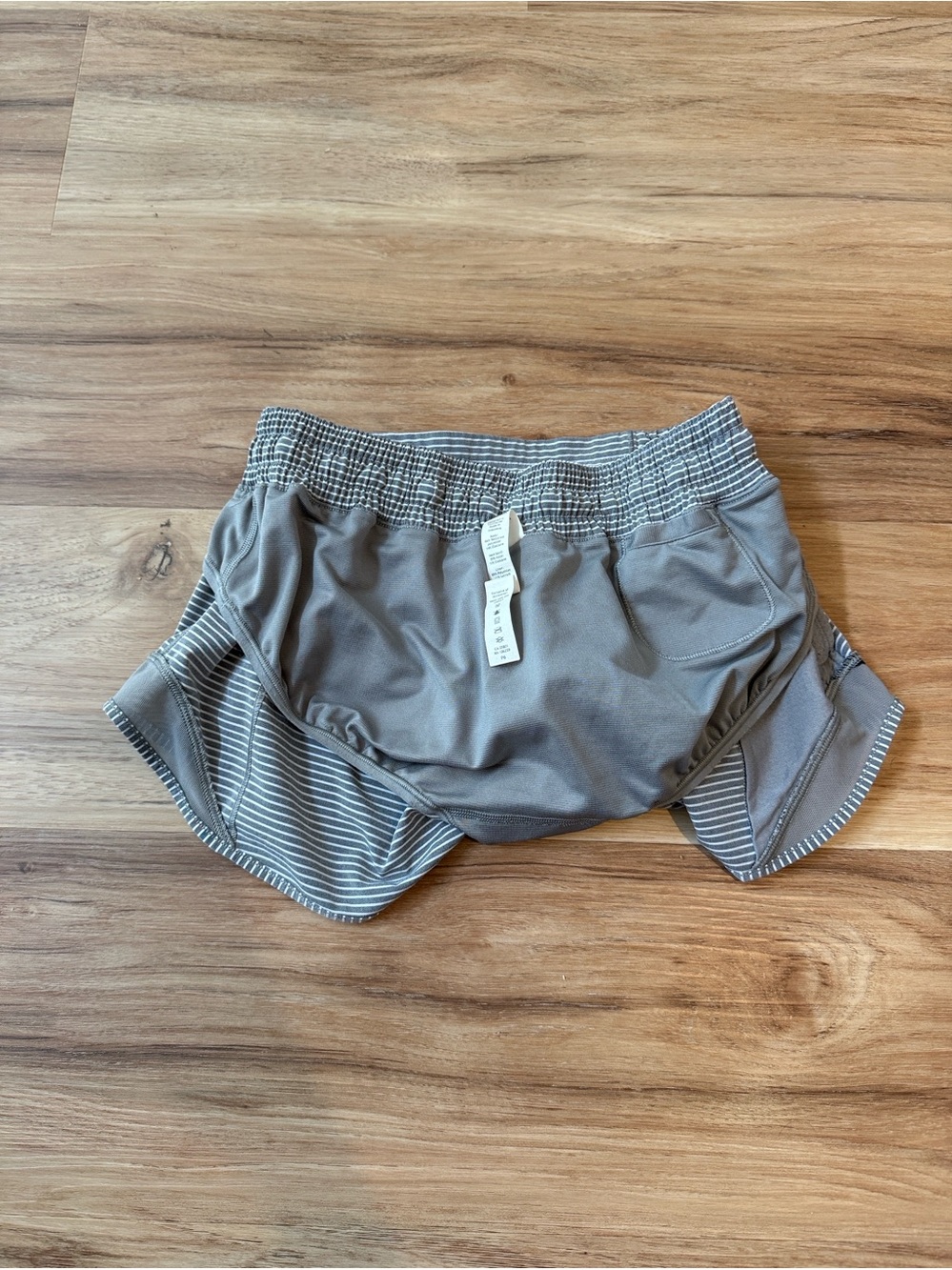 Lululemon Hotty Hot Low-Rise Lined Short Size 6 - Picture 7 of 7